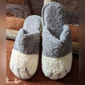 New Untagged Fluffy Gray & White Paw Slippers